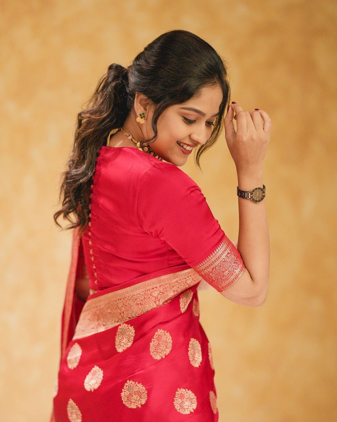 Regal Red Soft Silk Saree With Classic Blouse Piece